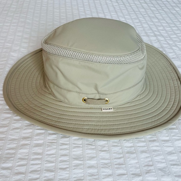 Men’s Tilley LTM6 Airflo Broad Brim Hat in Khaki/Olive (Med 7 1/8) - Picture 2 of 5